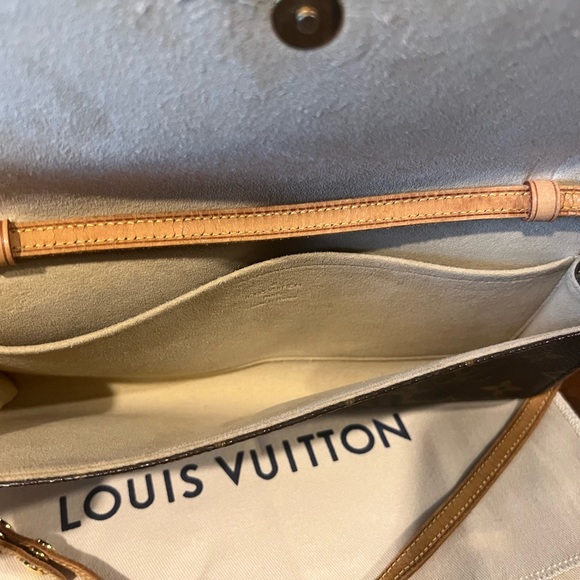 Louis Vuitton Monogram Twin Pochette/Crossbody GM - Picture 7 of 11